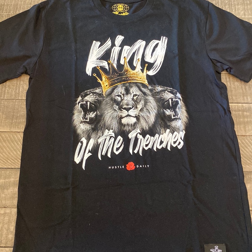 Men’s Hustle Daily “King of the trenches” T-shirt